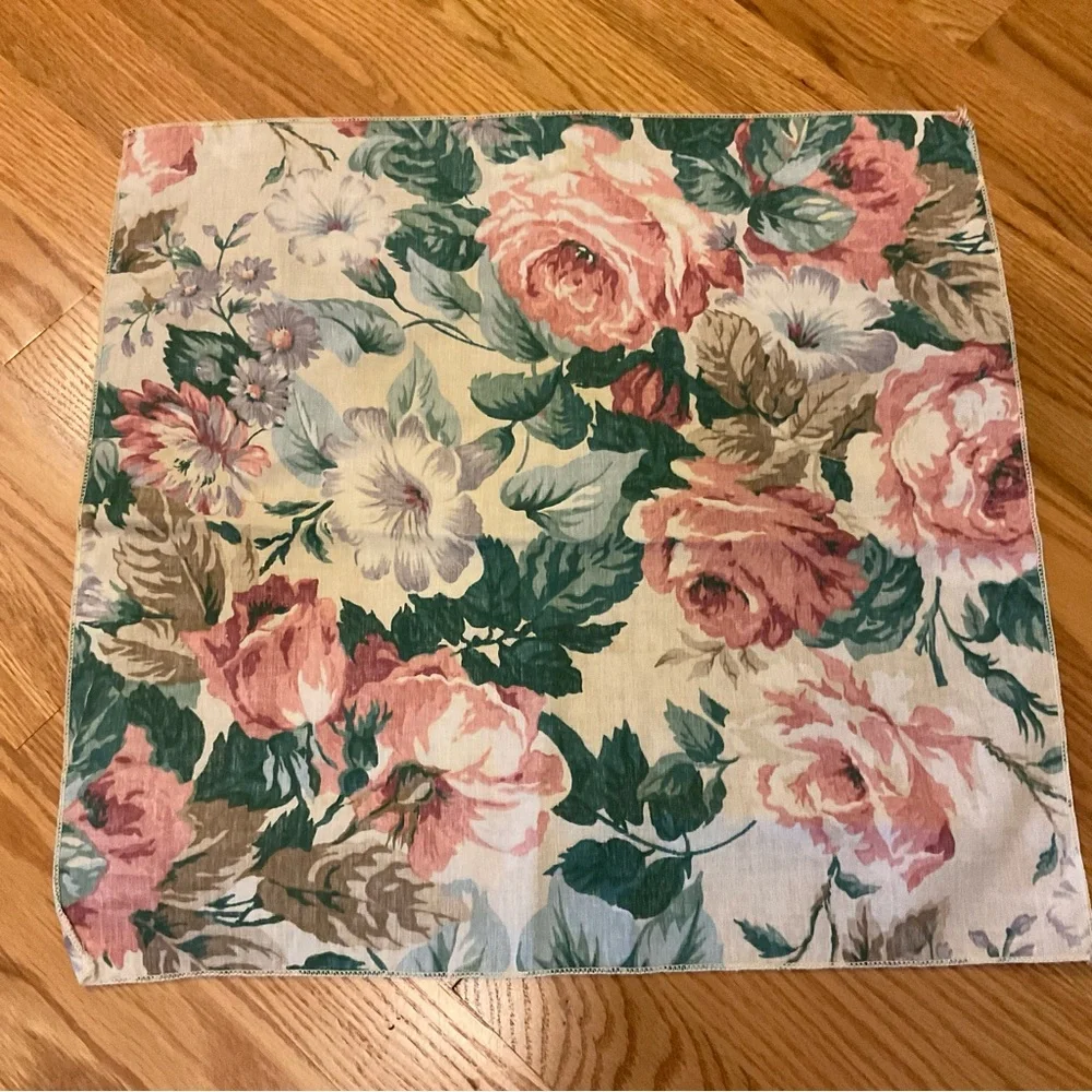 Floral Patterned Fabric Napkins Set